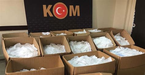 İ­s­t­a­n­b­u­l­­d­a­ ­k­a­ç­a­k­ ­ü­r­e­t­i­l­e­n­ ­m­a­s­k­e­l­e­r­e­ ­e­l­ ­k­o­n­d­u­
